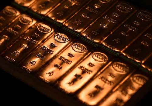 Gold ticks higher as dollar slips on Fed pause bets